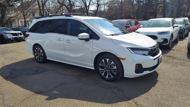 Vehicle image 4 of 21