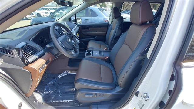 Vehicle image 13 of 21