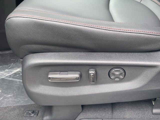 Vehicle image 33 of 37