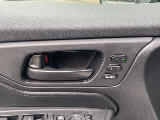 Vehicle image 36 of 37