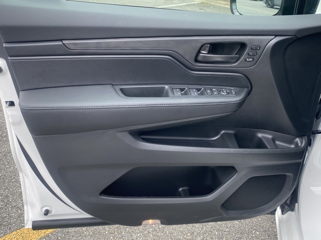 Vehicle image 29 of 37
