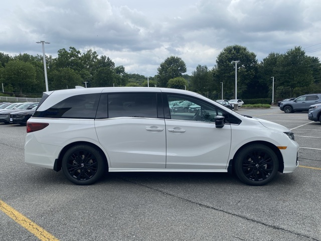Vehicle image 4 of 37