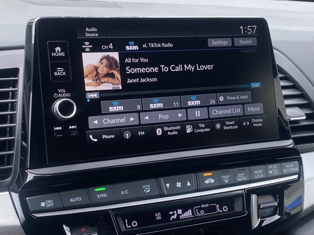 Vehicle image 26 of 37