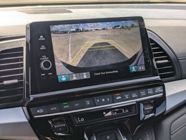 Vehicle image 11 of 22