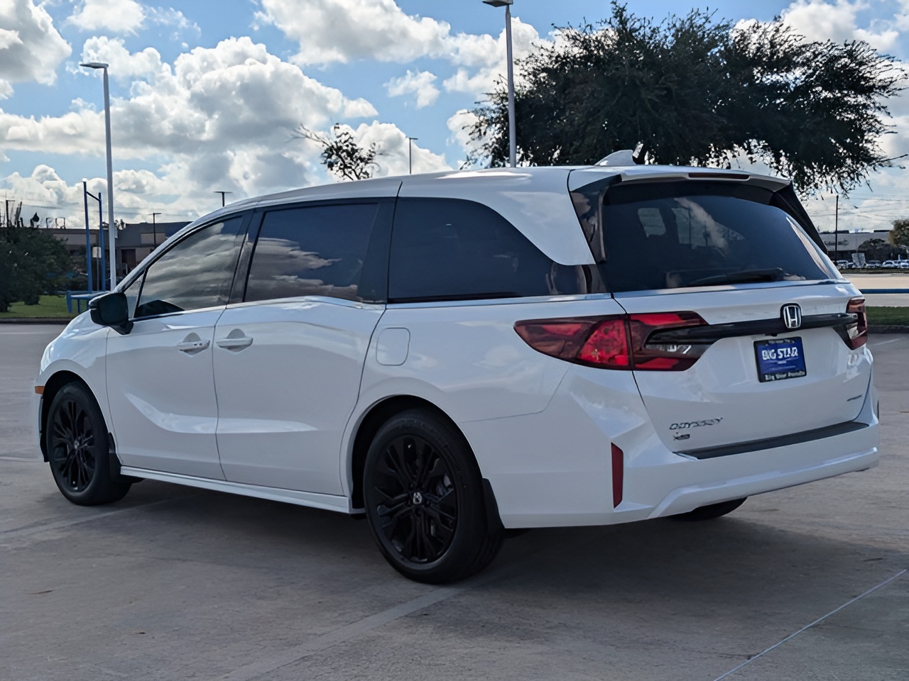 Vehicle image 21 of 22