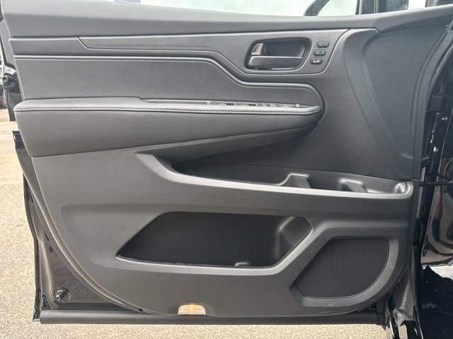 Vehicle image 17 of 32