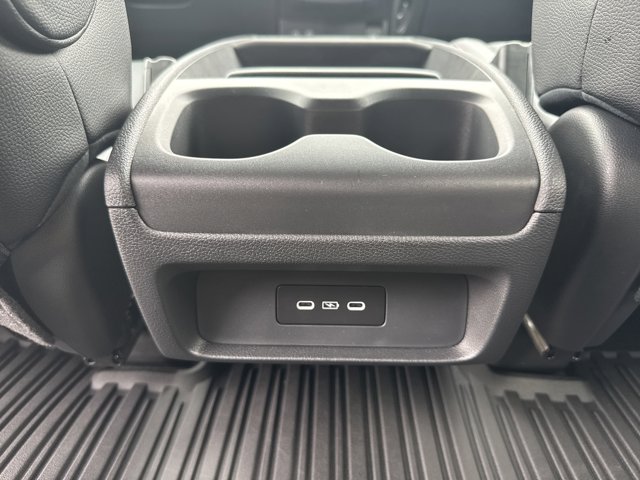Vehicle image 22 of 32