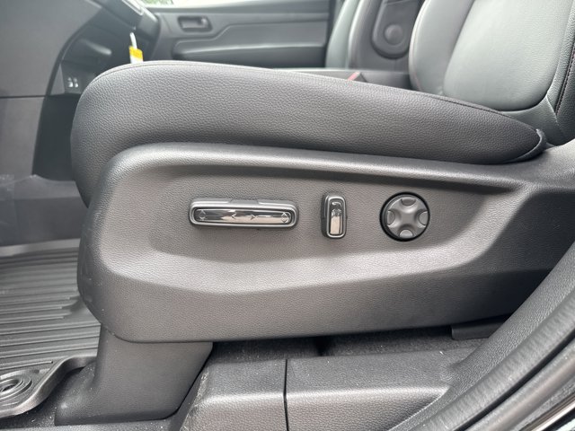 Vehicle image 19 of 32
