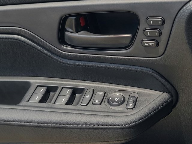 Vehicle image 27 of 31