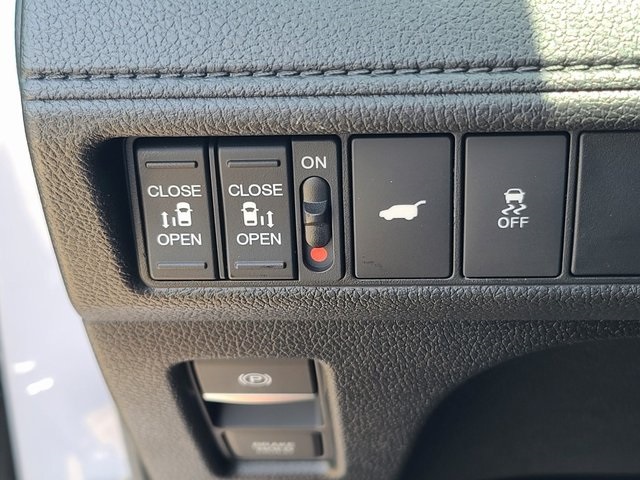 Vehicle image 17 of 31