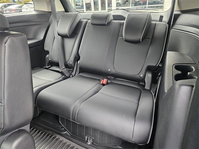 Vehicle image 7 of 24