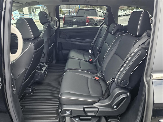 Vehicle image 8 of 24