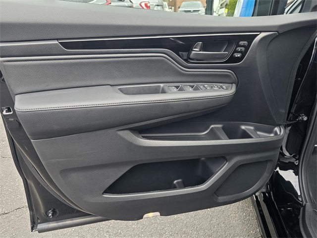 Vehicle image 12 of 24
