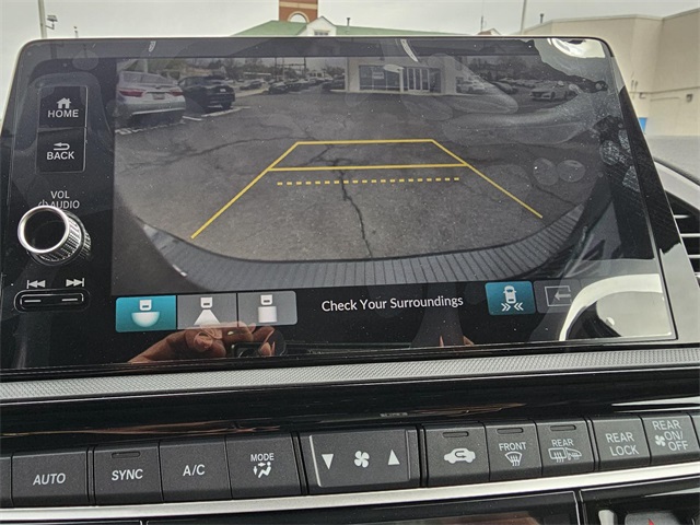 Vehicle image 22 of 24