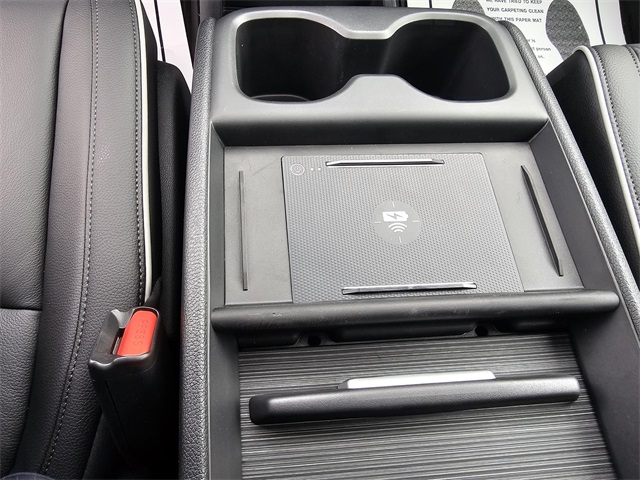 Vehicle image 20 of 24