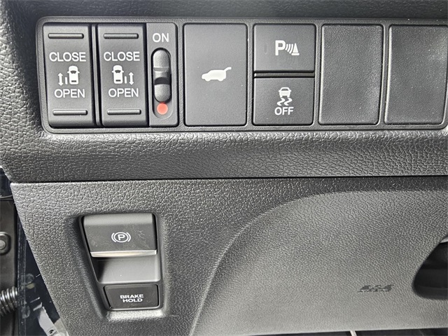 Vehicle image 16 of 24
