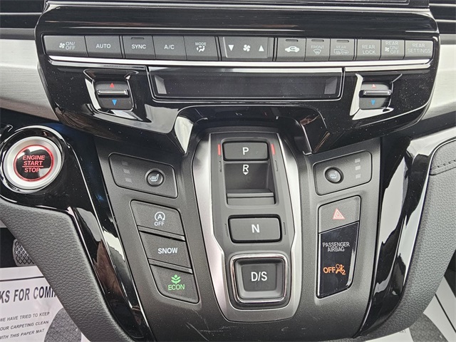 Vehicle image 18 of 24