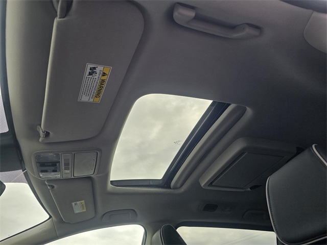 Vehicle image 15 of 24