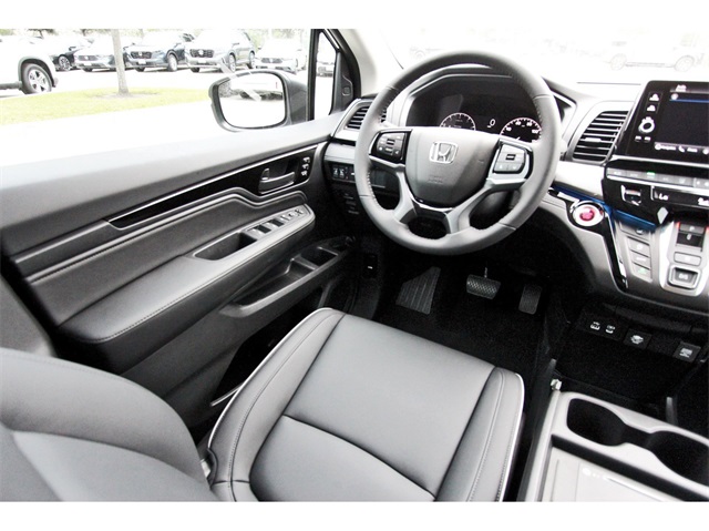 Vehicle image 8 of 28