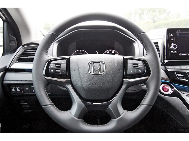 Vehicle image 17 of 28