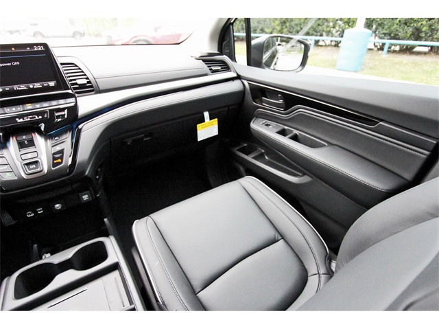 Vehicle image 10 of 28
