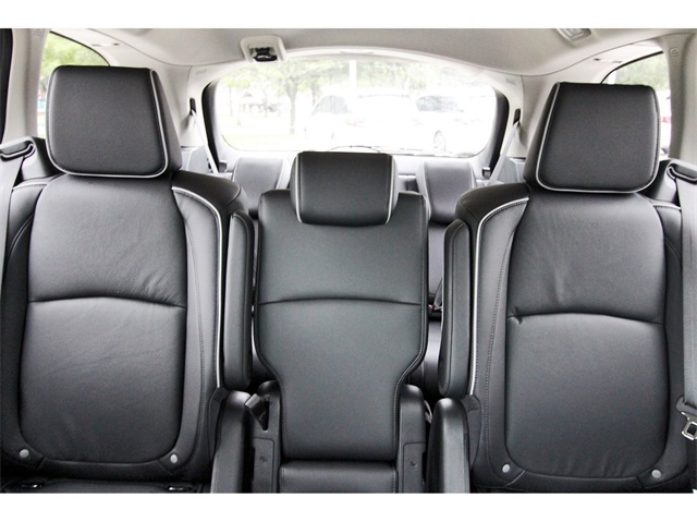 Vehicle image 16 of 28