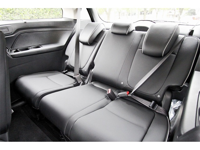 Vehicle image 13 of 28