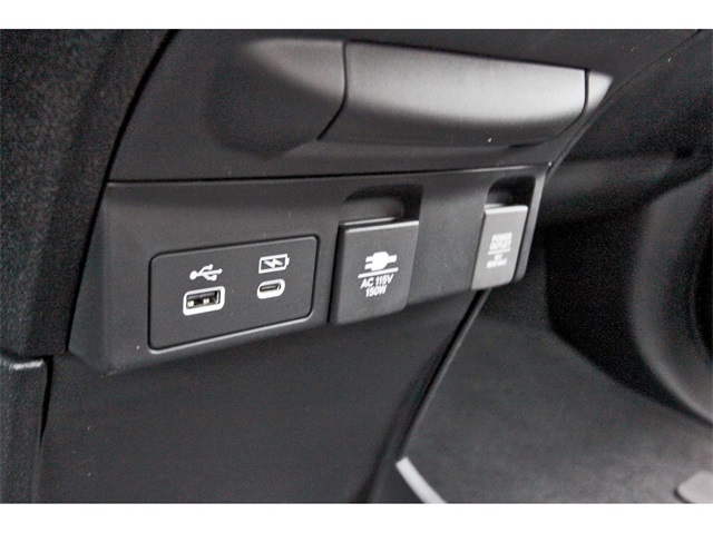 Vehicle image 25 of 28