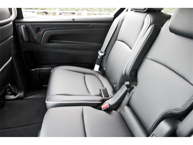 Vehicle image 12 of 28
