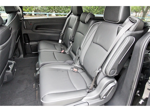 Vehicle image 14 of 28
