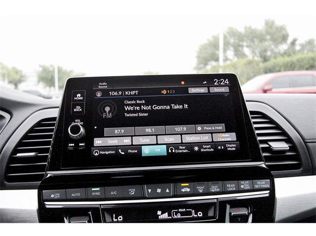 Vehicle image 22 of 28