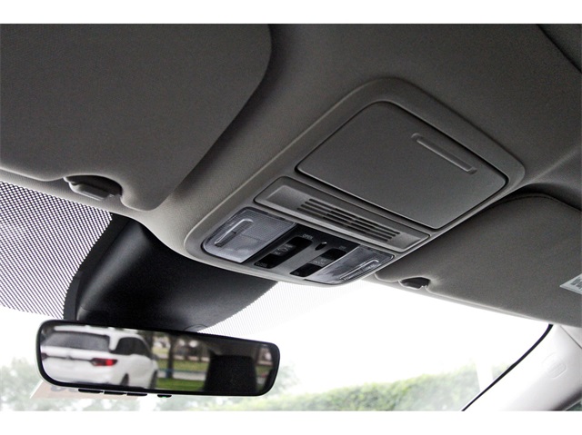 Vehicle image 21 of 28