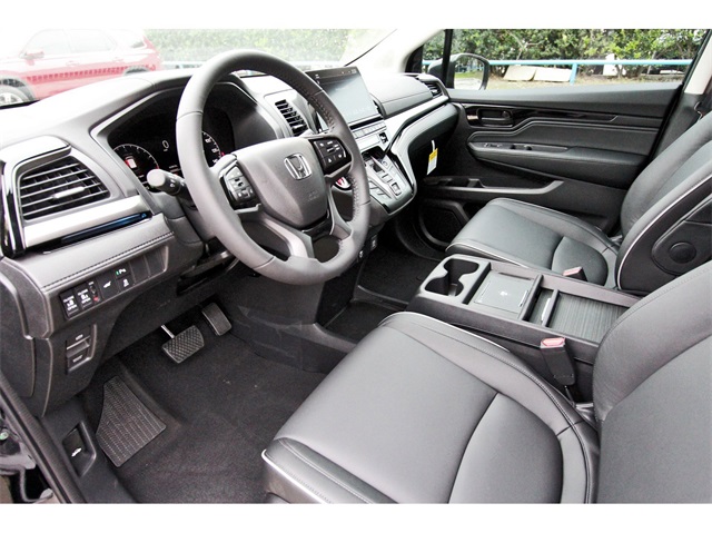 Vehicle image 15 of 28