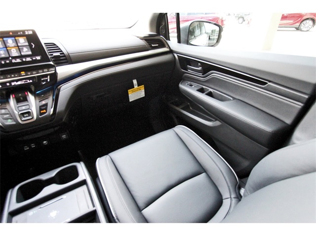 Vehicle image 10 of 26