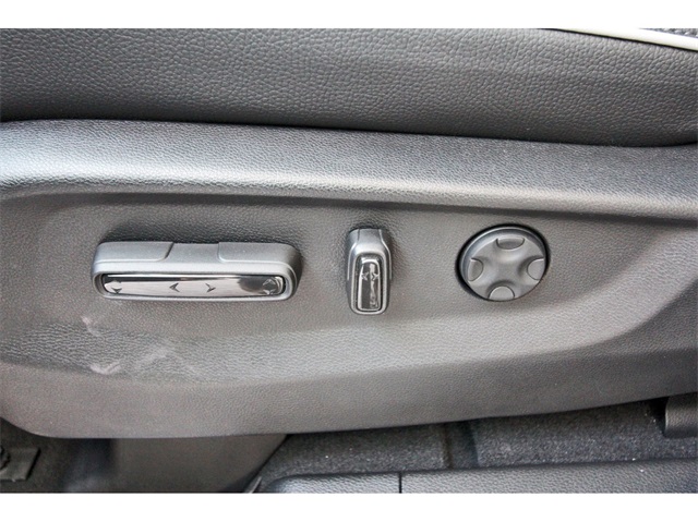 Vehicle image 25 of 26