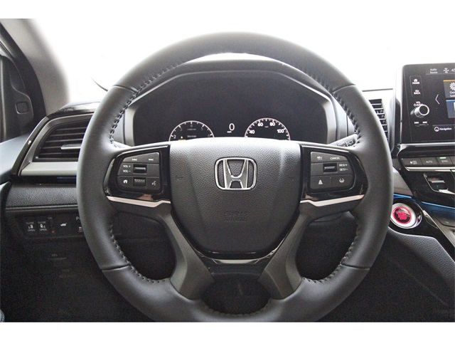 Vehicle image 17 of 26