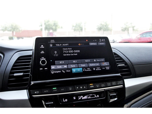 Vehicle image 21 of 26