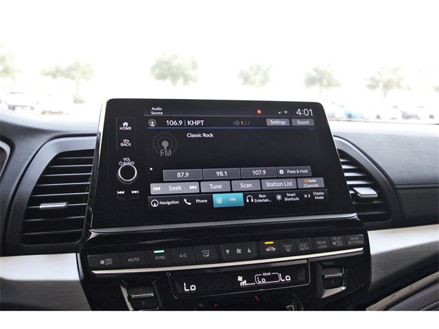 Vehicle image 20 of 26