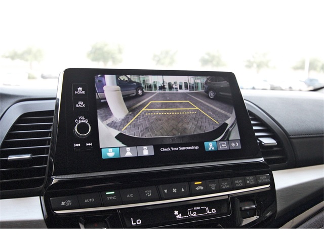 Vehicle image 21 of 26