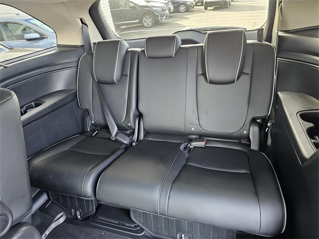 Vehicle image 9 of 22