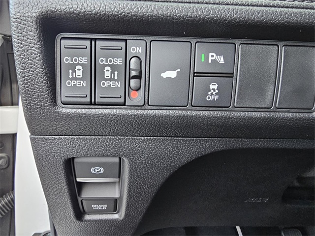 Vehicle image 16 of 22