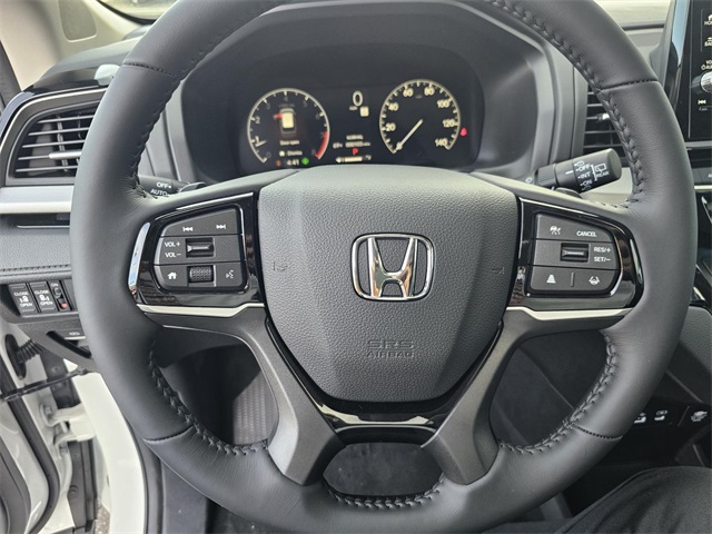 Vehicle image 17 of 22