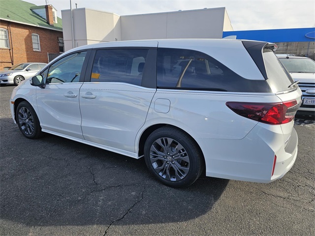 Vehicle image 4 of 22
