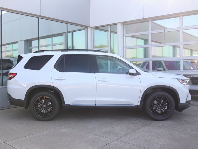 2025 Honda Pilot Touring+ Image 3 of 35