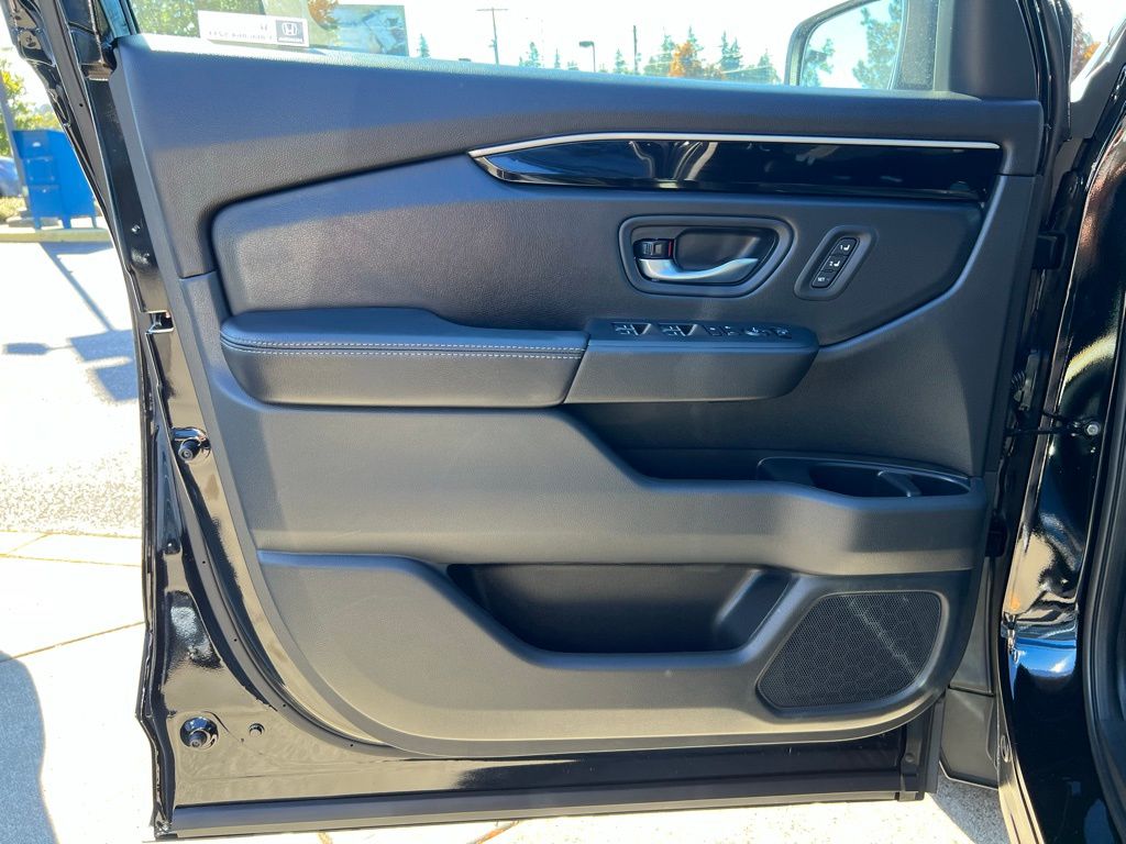 2025 Honda Pilot Touring Image 22 of 29