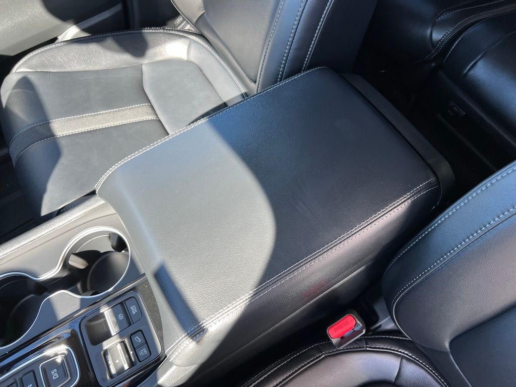 2025 Honda Pilot Touring Image 21 of 29