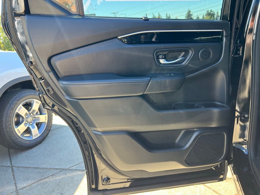 2025 Honda Pilot Touring Image 23 of 29