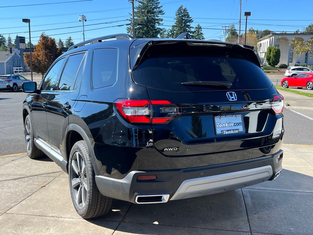 2025 Honda Pilot Touring Image 7 of 29