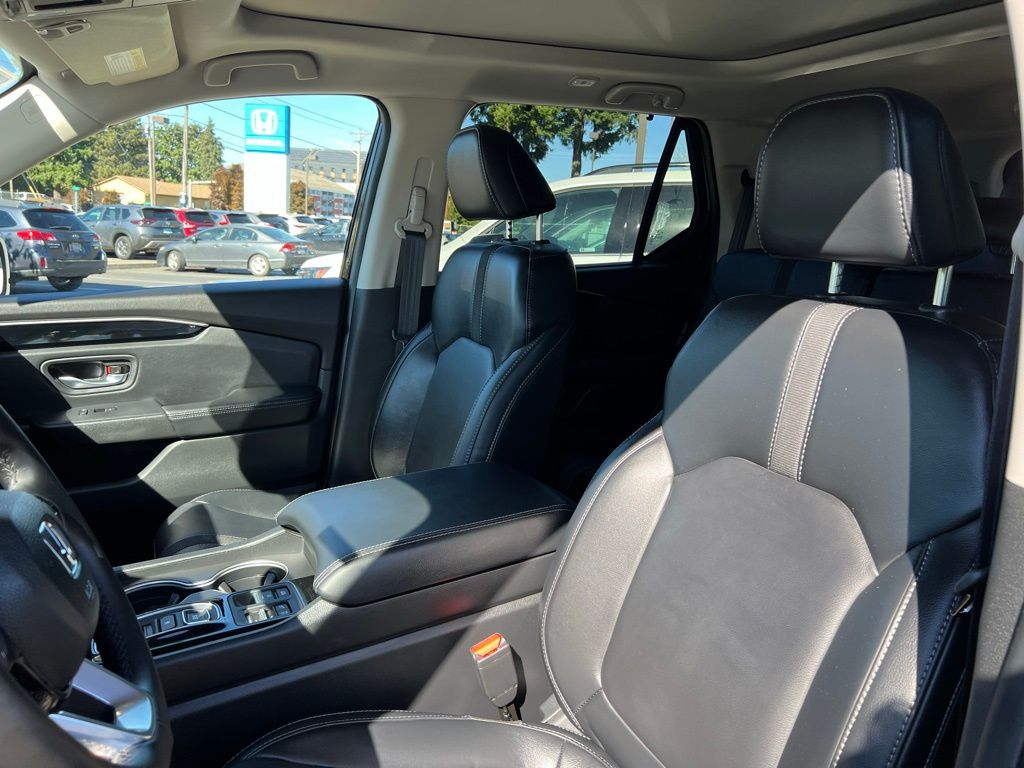 2025 Honda Pilot Touring Image 12 of 29