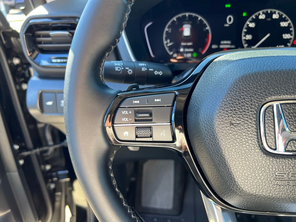 2025 Honda Pilot Touring Image 15 of 29